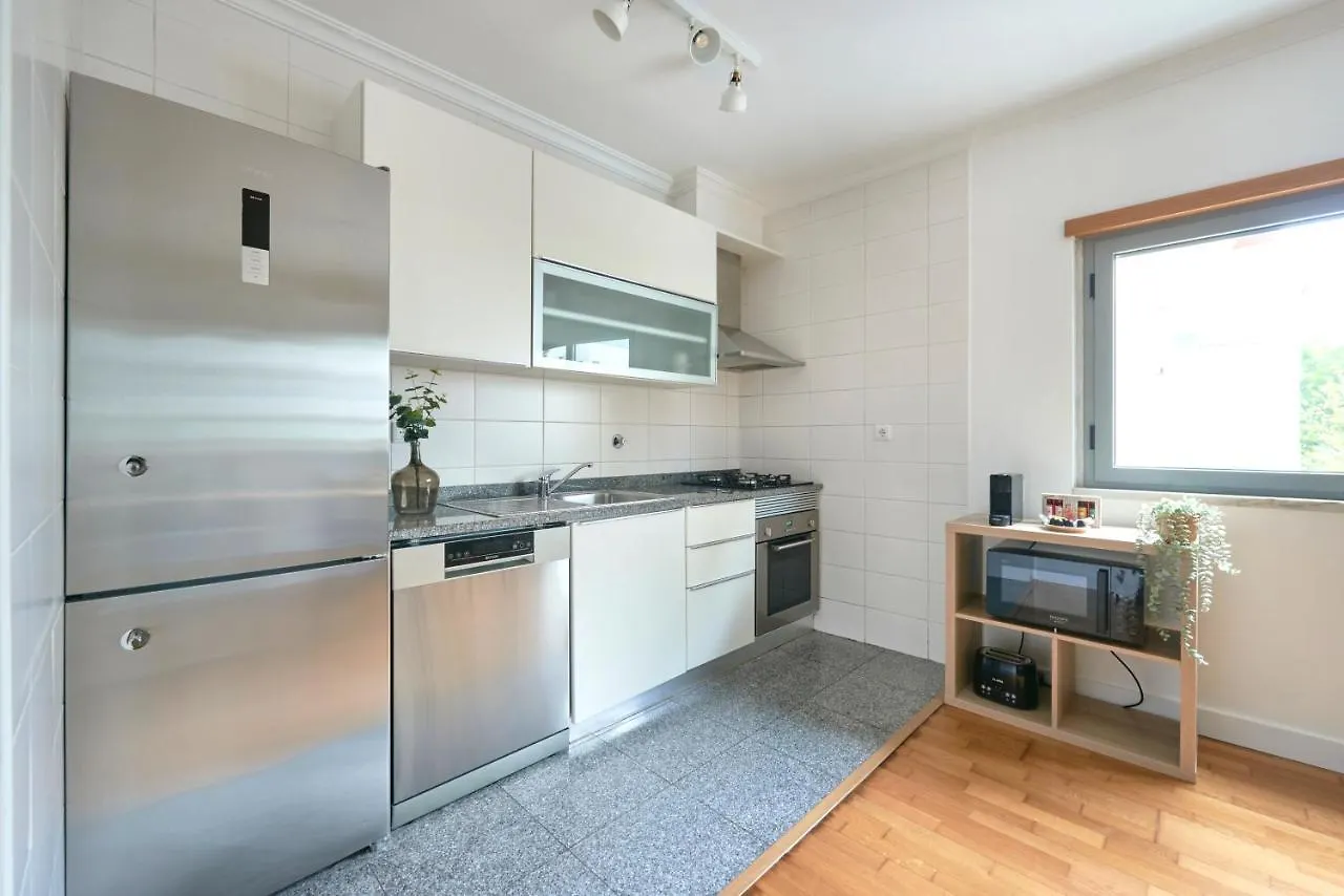 Apartment With Private Terrace & Car Garage Lisboa