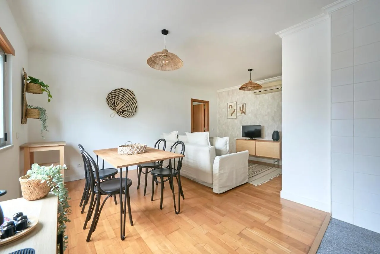 Apartment With Private Terrace & Car Garage Lisboa