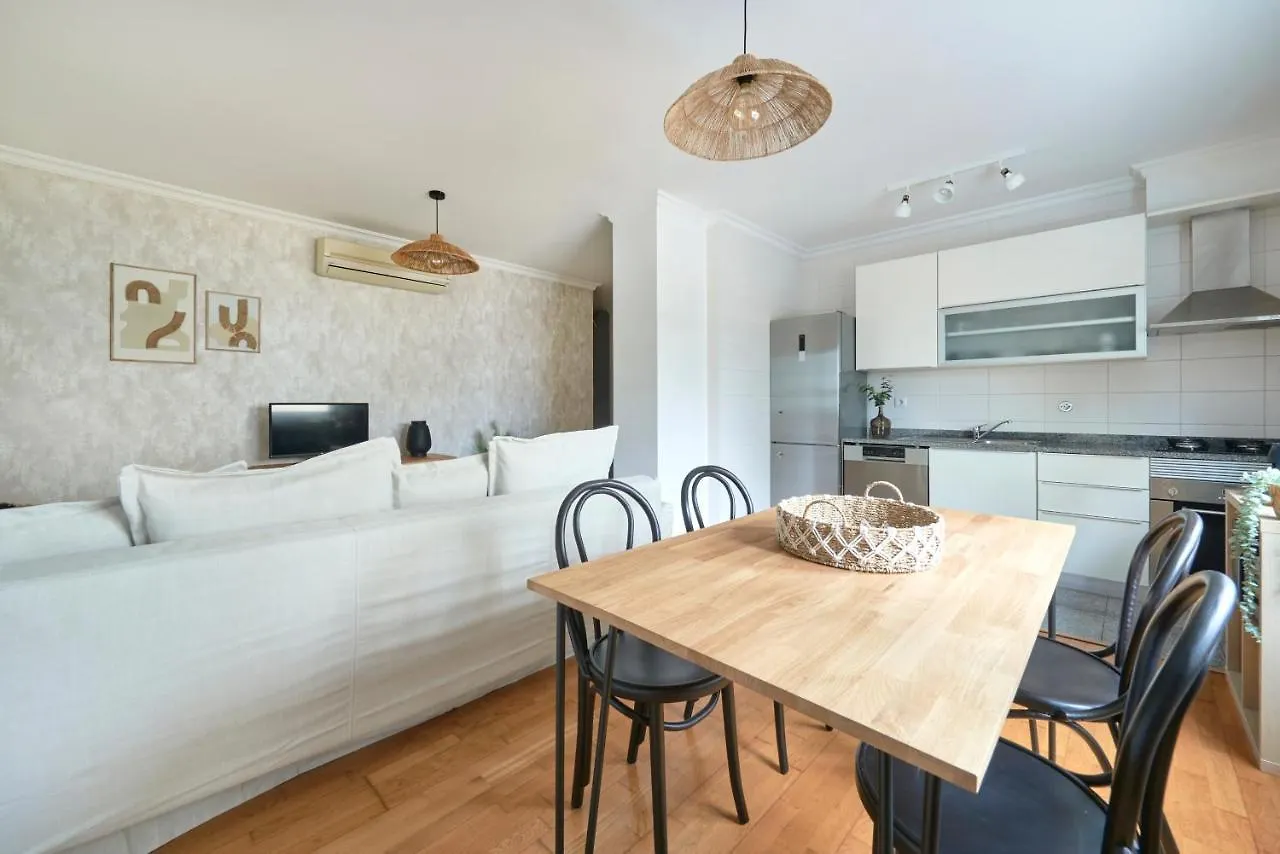 Apartment With Private Terrace & Car Garage Lisboa