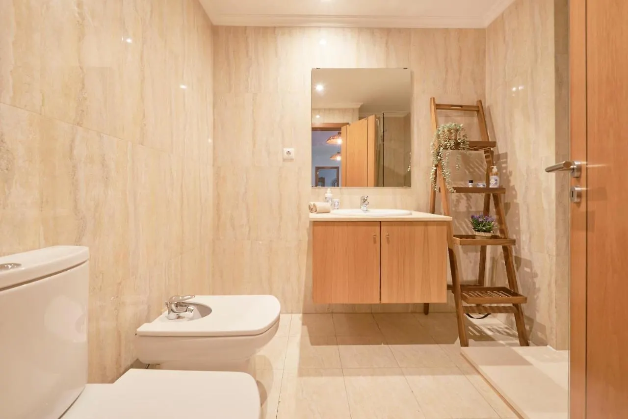 Apartment With Private Terrace & Car Garage Lisboa
