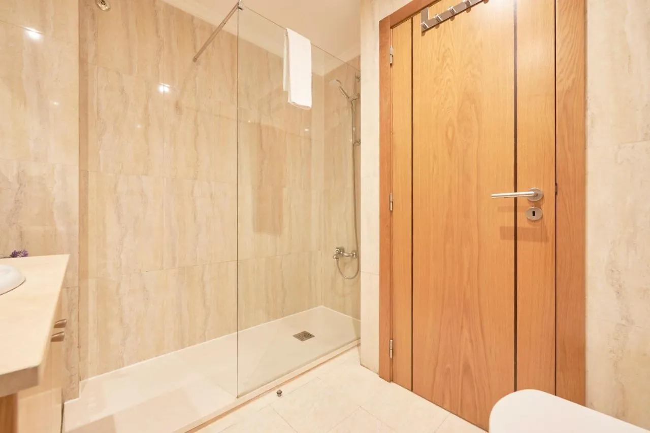 Apartment With Private Terrace & Car Garage Lisbon
