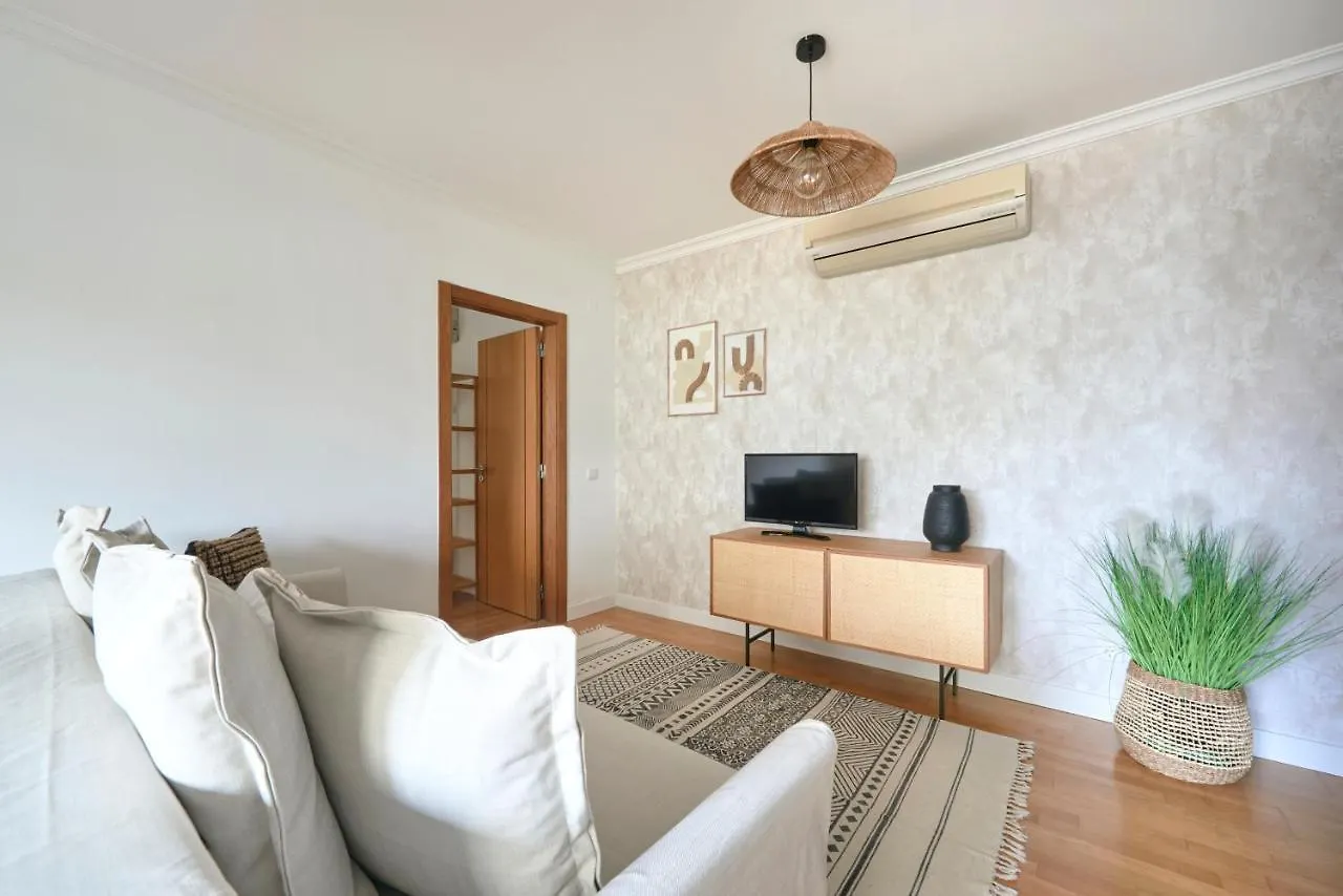 Apartment With Private Terrace & Car Garage Lisboa